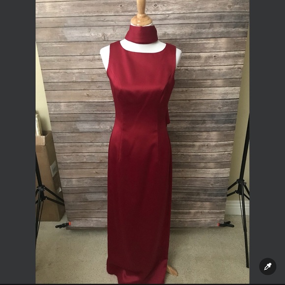 FINAL CALL!!! Utterly Elegant Lady in Red Gown 💃 - Picture 4 of 8